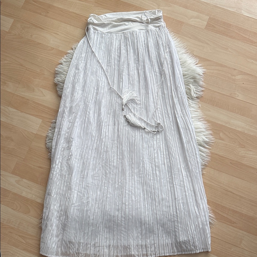 White House Black Market White Crinkle Maxi Skirt S